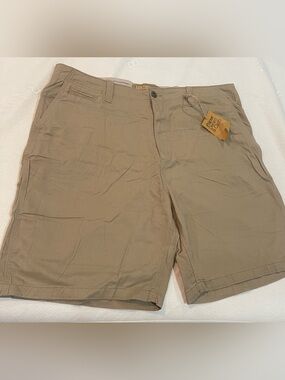 Men’s Khaki Shorts New with Tag size 40